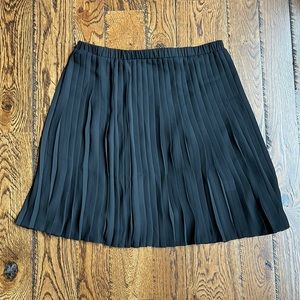 Max studio, black pleated skirt. Size small. New with tags!